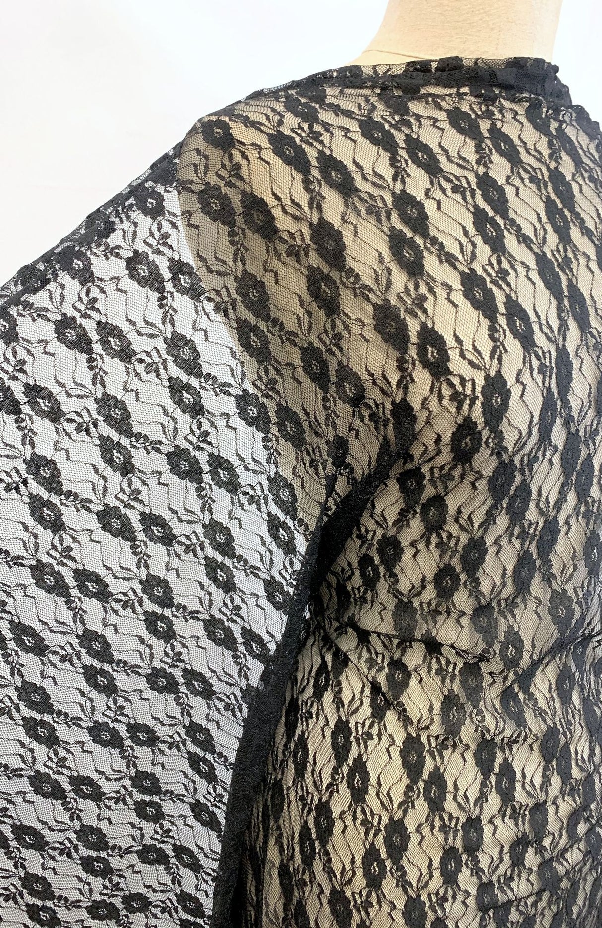 Remnant stretch lace black 2-28m