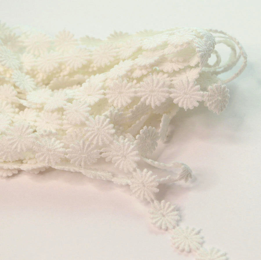 12mm Small Daisy White Cotton Trim Crafts Fabric Cu1