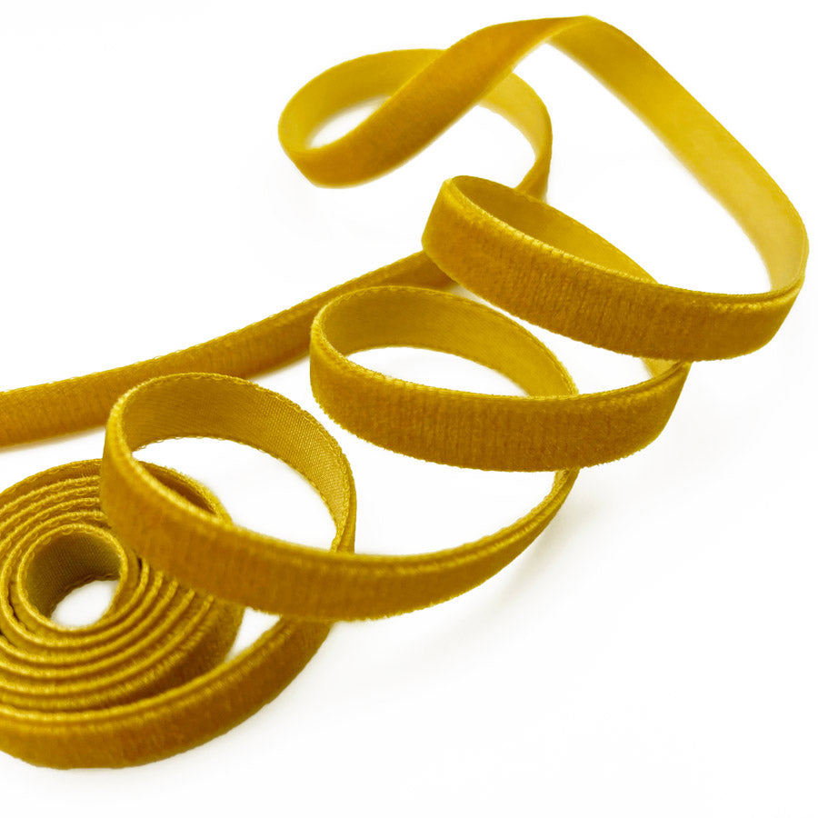 9mm Berisford Nylon Velvet Ribbon 9402 Gold
