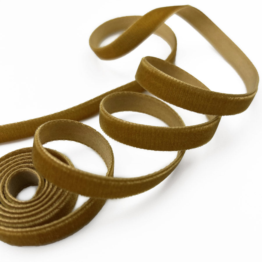 9mm Berisford Nylon Velvet Ribbon 9533 Nuss