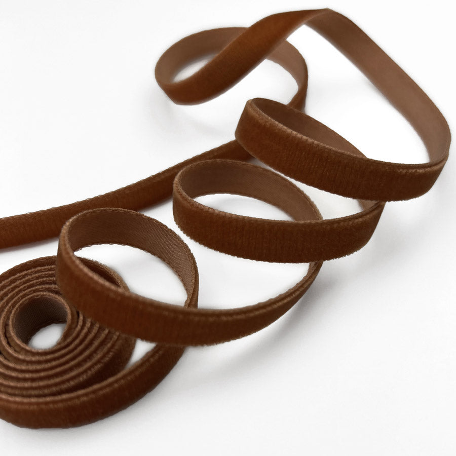 9mm Berisford Nylon Velvet Ribbon 9539 Tabac