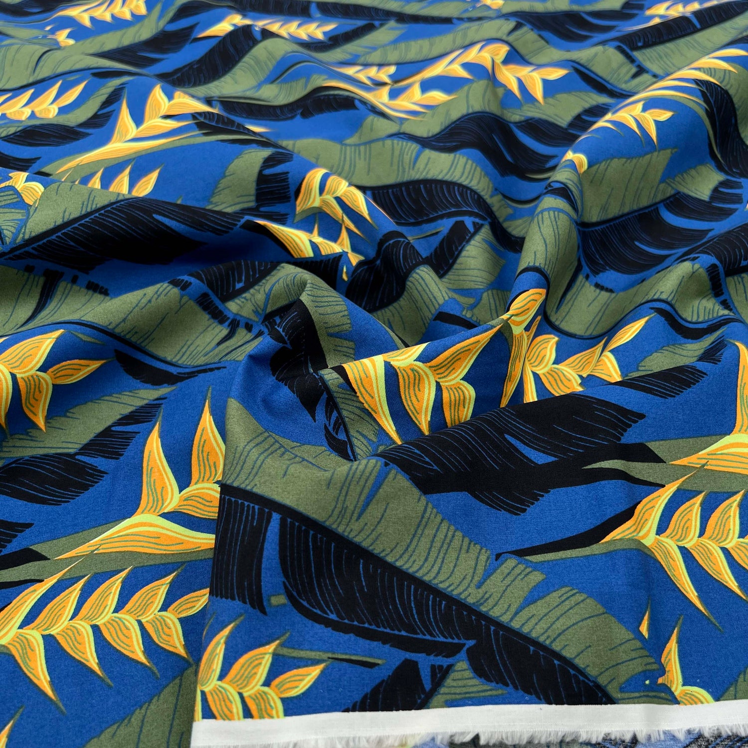 Tropical Leaf 100% Cotton Shirting Dressmaking Fabric Big is Best CU
