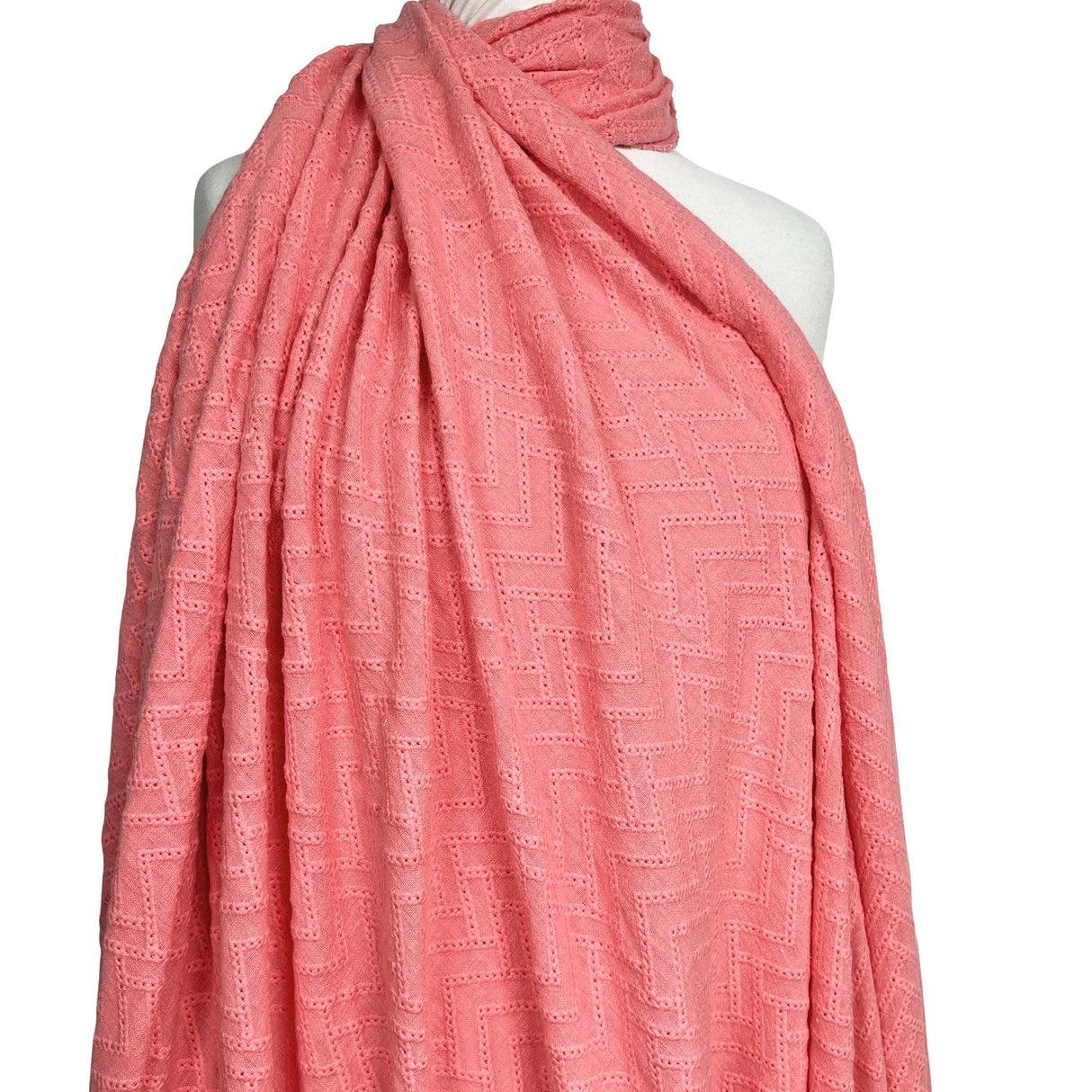 Gauze zigzag fabric Embroidered Chevron Cotton - Pink Mannequin