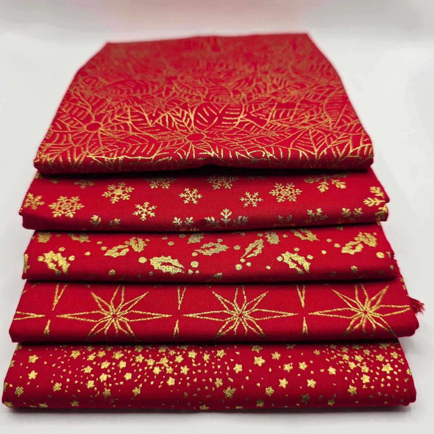 John Louden Christmas Fat Quarter Red Lantern Bundle