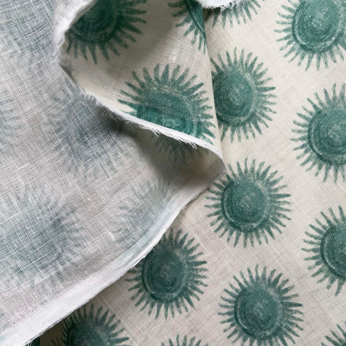 Italian Ex-Designer Green Sunburst Print Shirting Fabric Linen Lido Hang