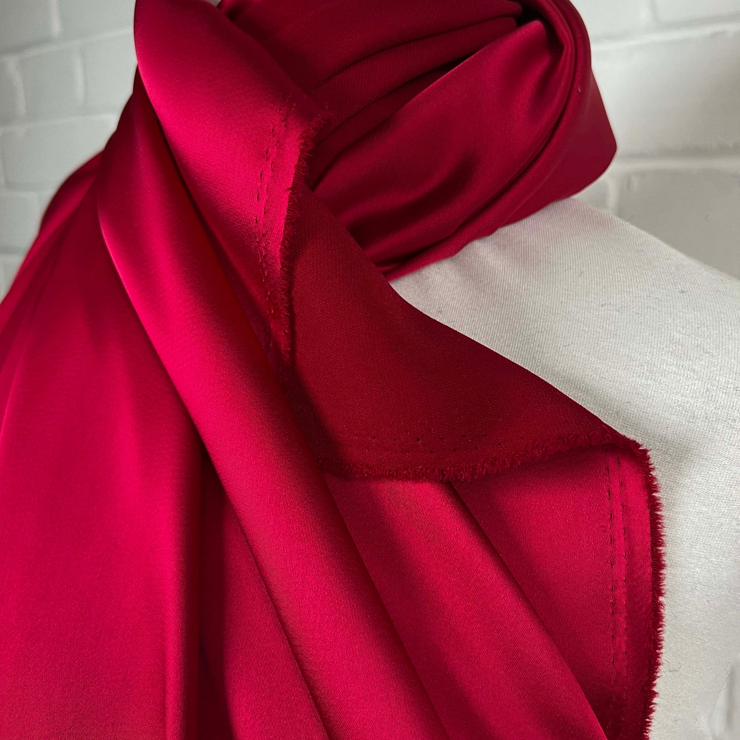 Liquid Cherry – satin-backed crepe dress fabric CU