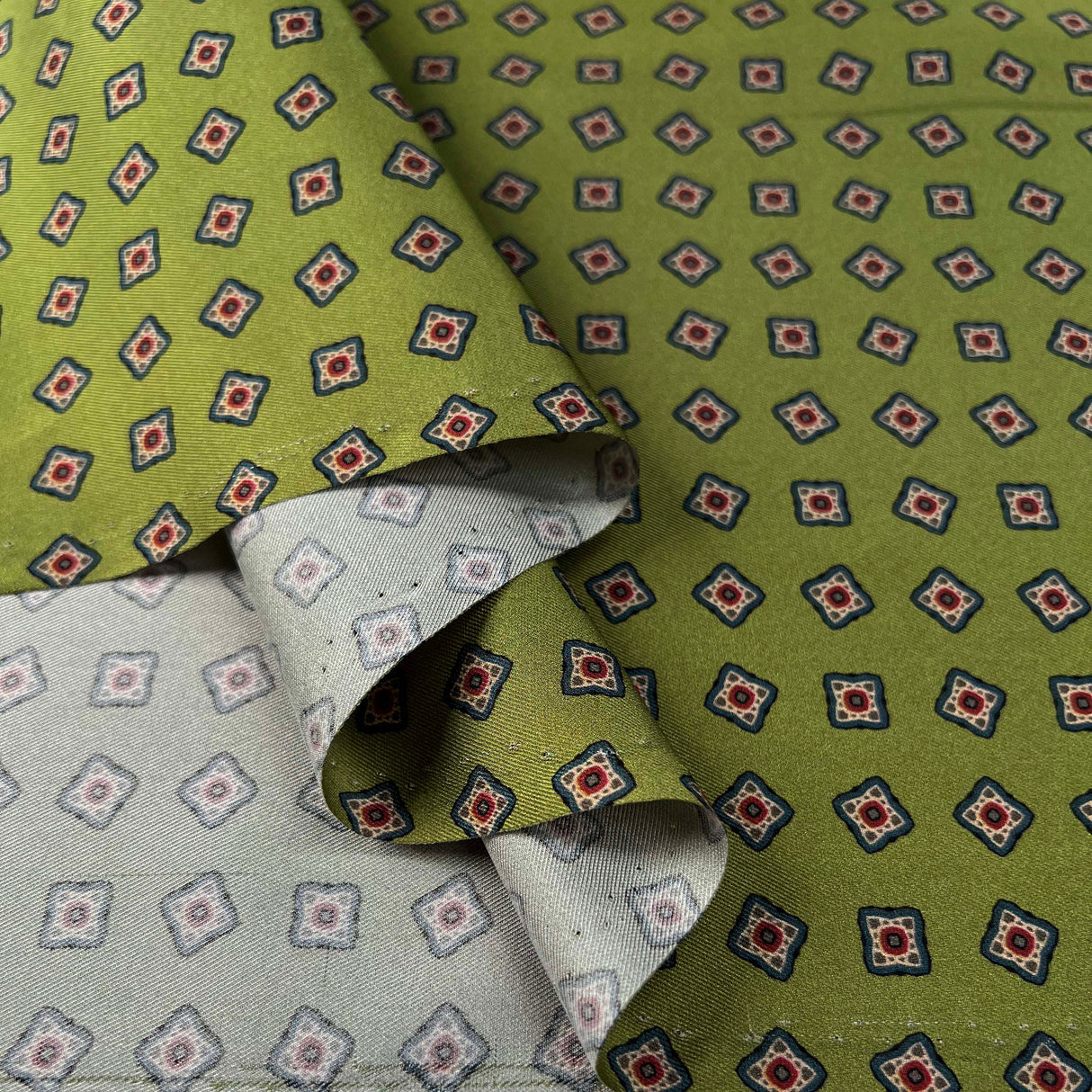 Luxury Lining - Olive Medallion
