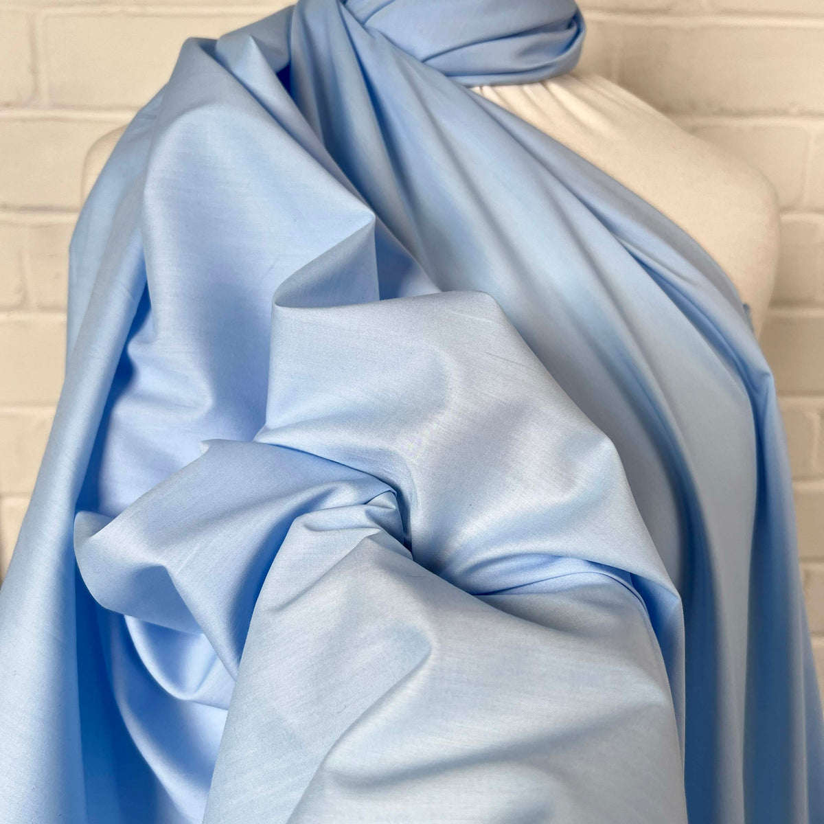 Fine 100% Cotton Dressmaking Fabric Supima Cotton Lawn – Sky Blue CU