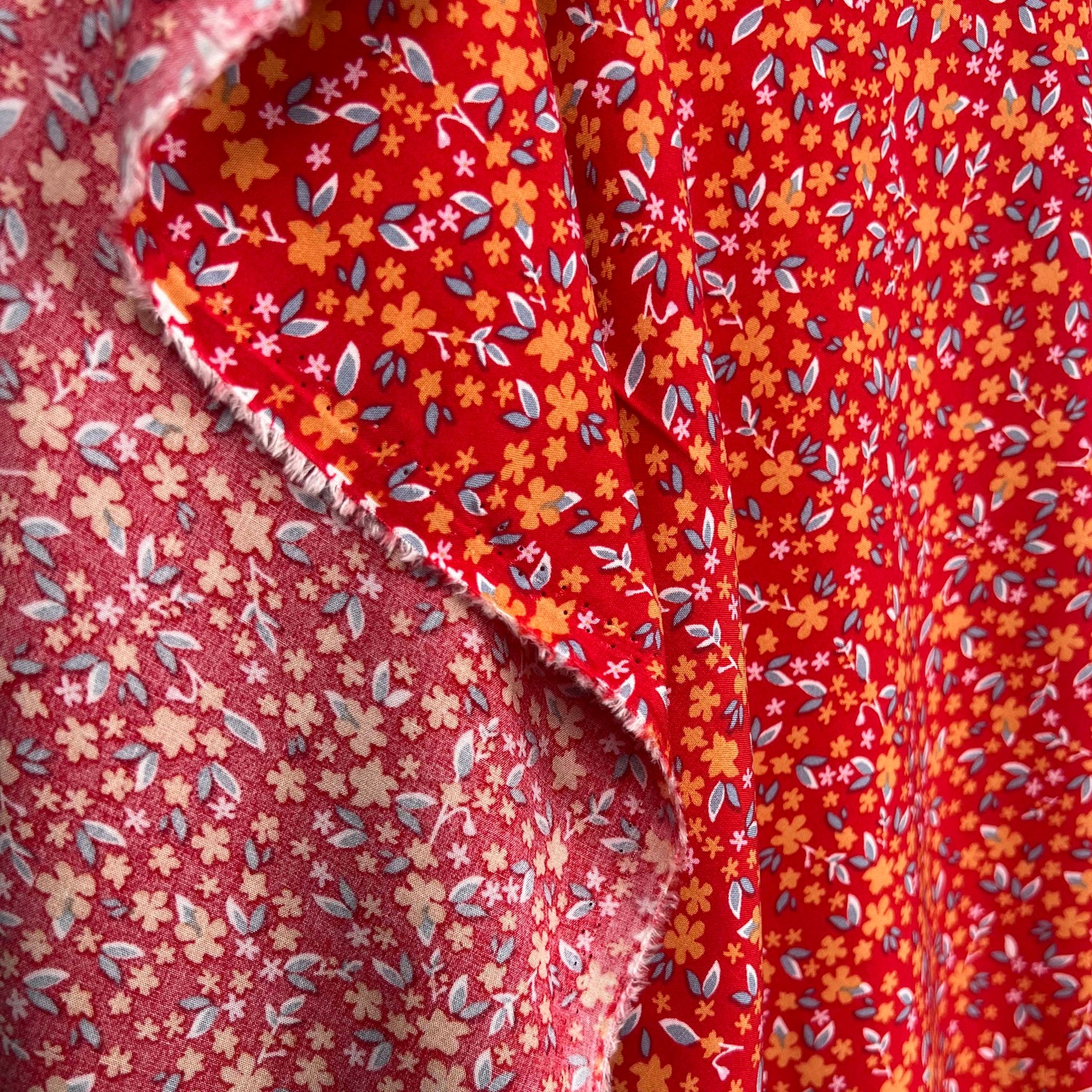 Viscose Poplin Floral Scatter Red Woven Dress Fabric Fold