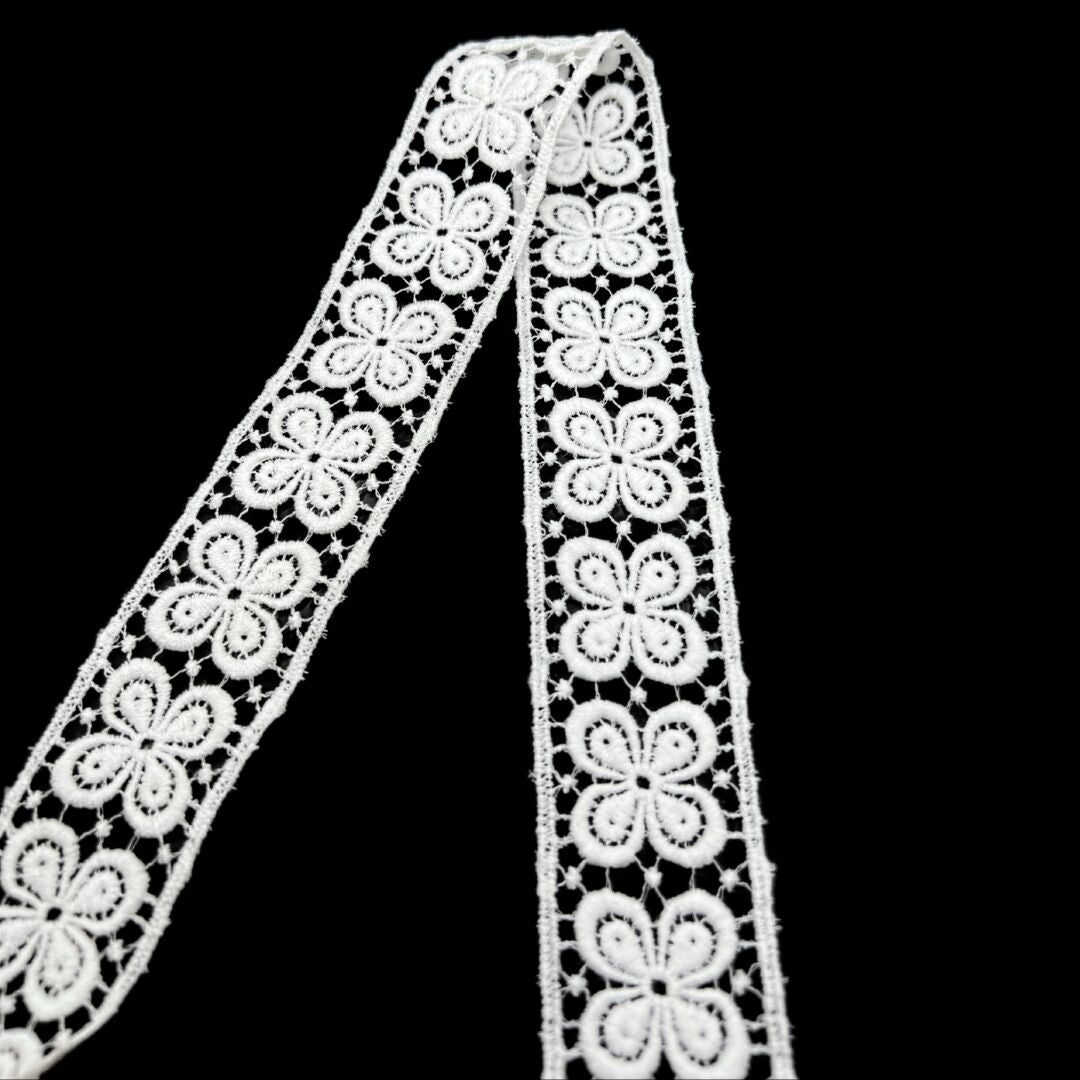 Austrian Cotton Guipure Lace Trim 4 Petals 33mm Wide Fold