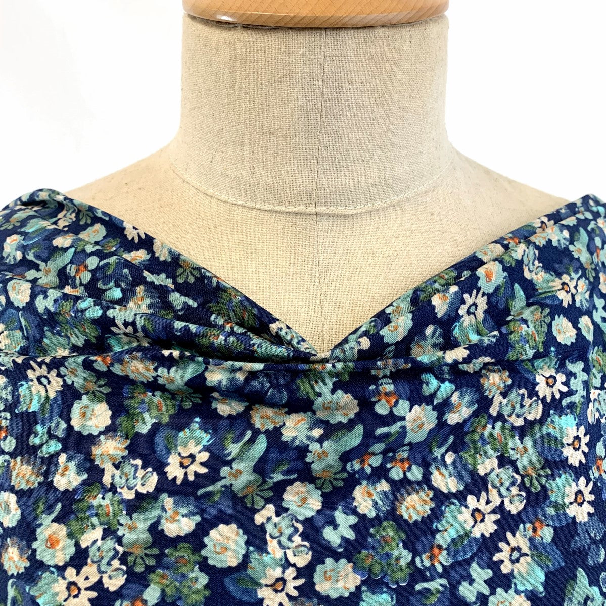 Challis Floral Colourscene Blue Floral Viscose Hight Twist Challis Printed Fabric Close Up Drape Fabric Photo Custom