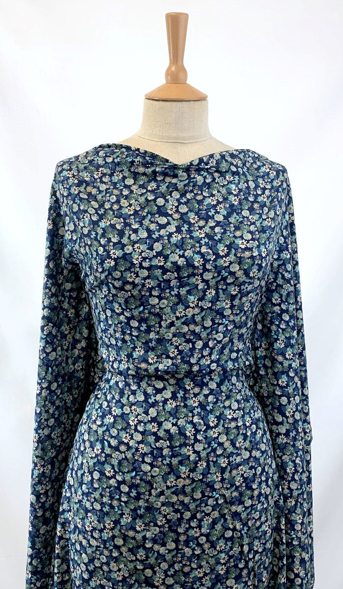 Challis Floral Colourscene Blue Floral Viscose Hight Twist Challis Printed Fabric Maneq Close Up Drape Fabric Photo Custom