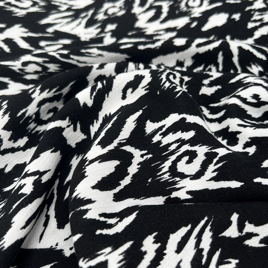 Crinkle viscose black white graphic abstract woven dress fabric cu