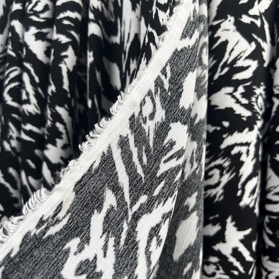 Crinkle viscose black white graphic abstract woven dress fabric fold