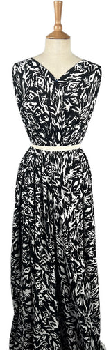 Crinkle Viscose Black White Graphic Abstract Woven Dress Fabric Mannequin