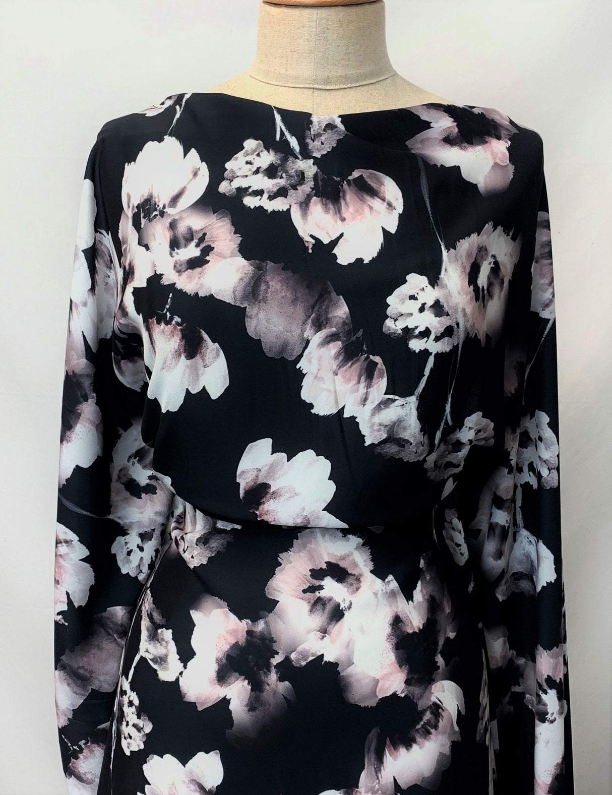 Jk Phoebe Digitally Printed Floral Grey Black Satin Dress Fabric Manequin Dress Fabric Photo