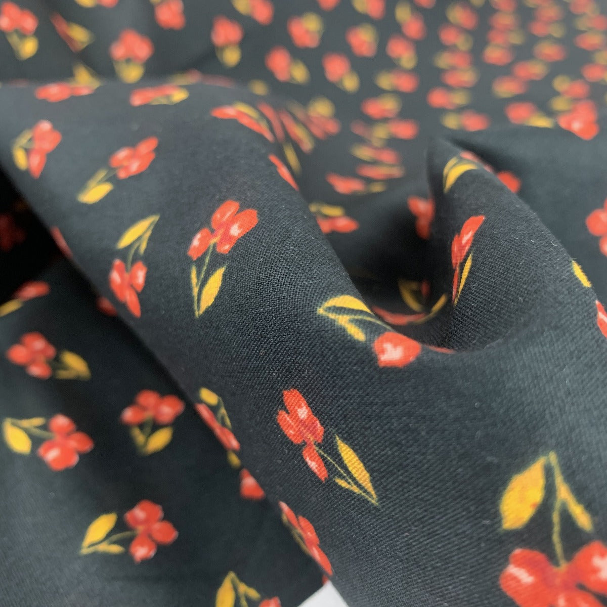 Organic Cotton Petite Floral Black Gots And Oeko Tex Standard 100%Cotton Poplin Fabric Fold 1