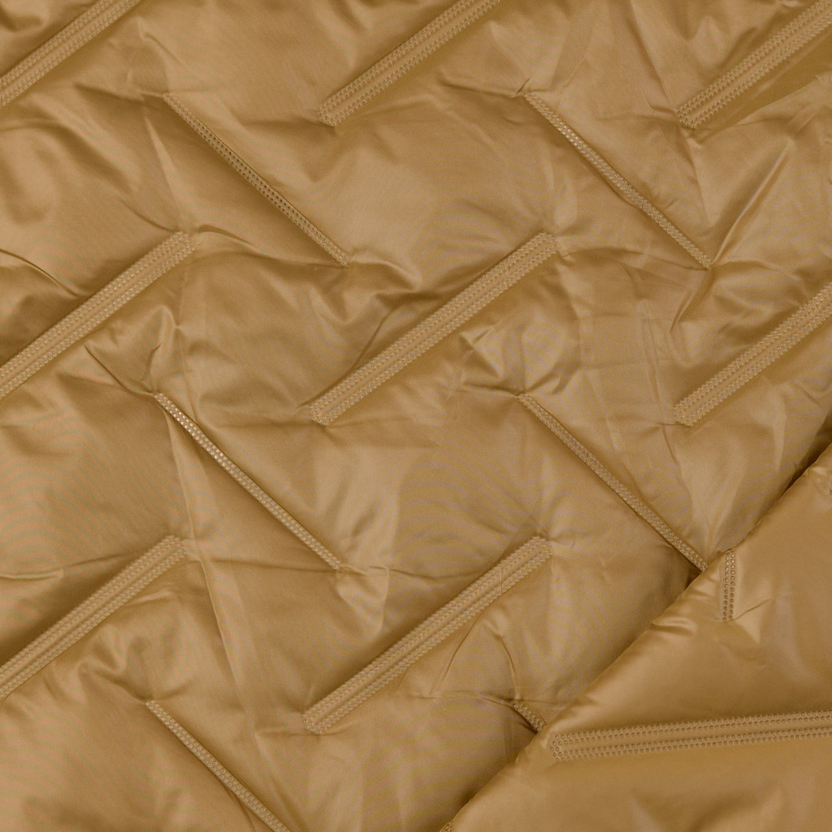 Polyester Embossed Quilted Coating Fabric Grate Quilt Sand Fold
