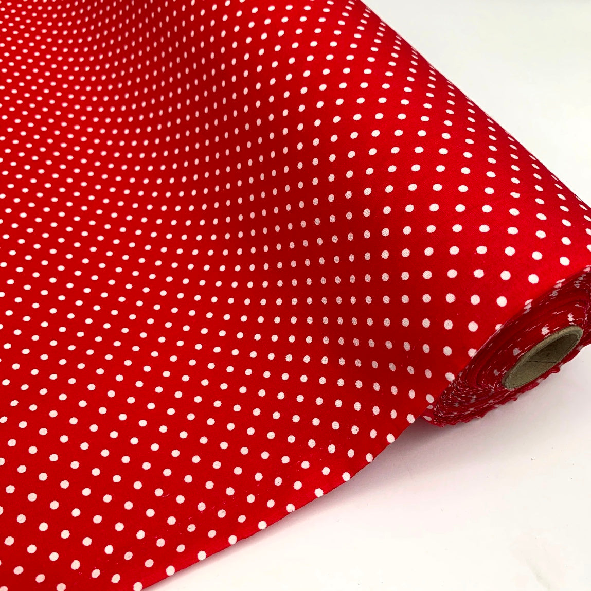 Poplin Prints The Crafty Spot Lipstick Fabric Roll 2B861Acd Bdb8 4D35 Ac83 432Ef688Cf61