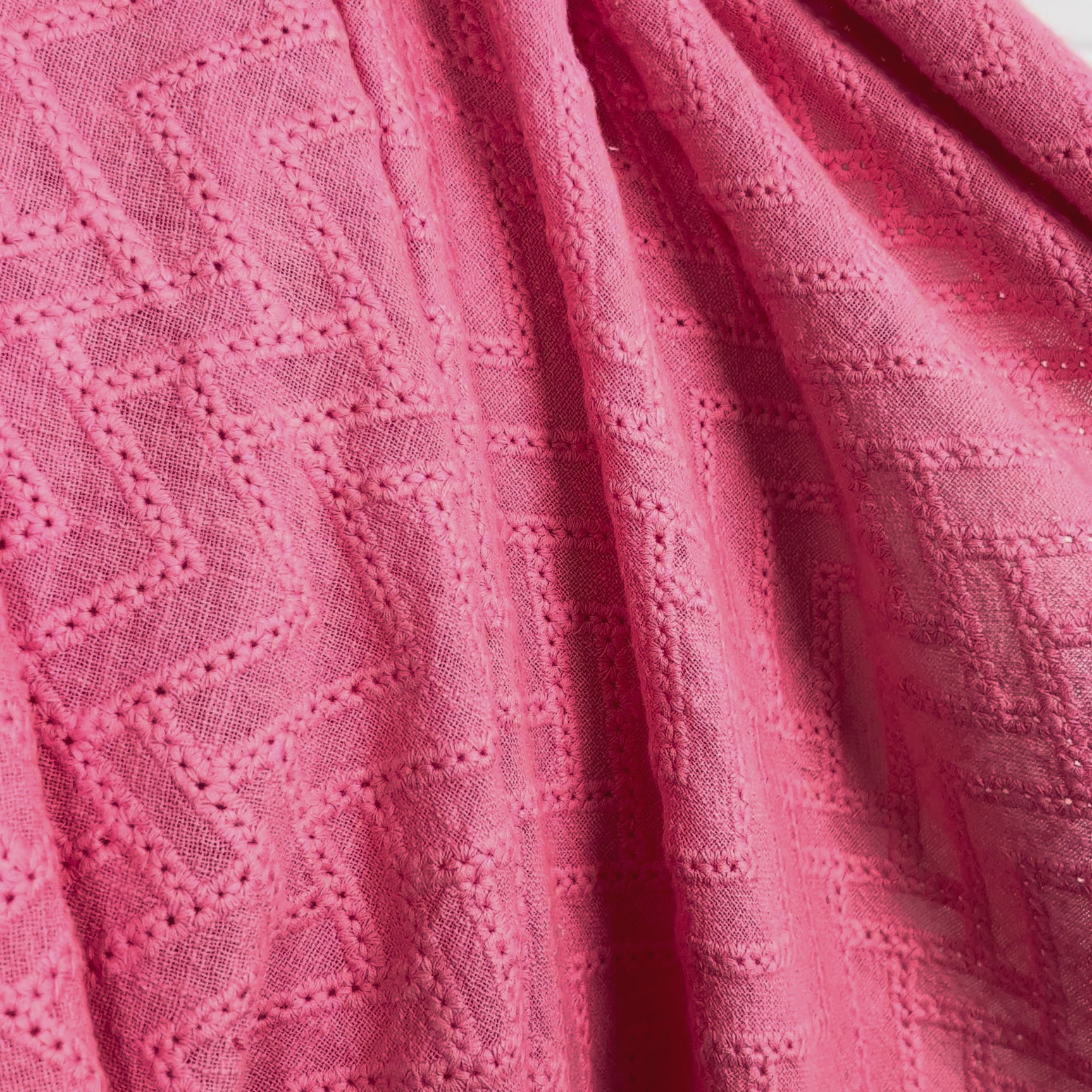 Gauze zigzag fabric Embroidered Chevron Cotton - Pink Video