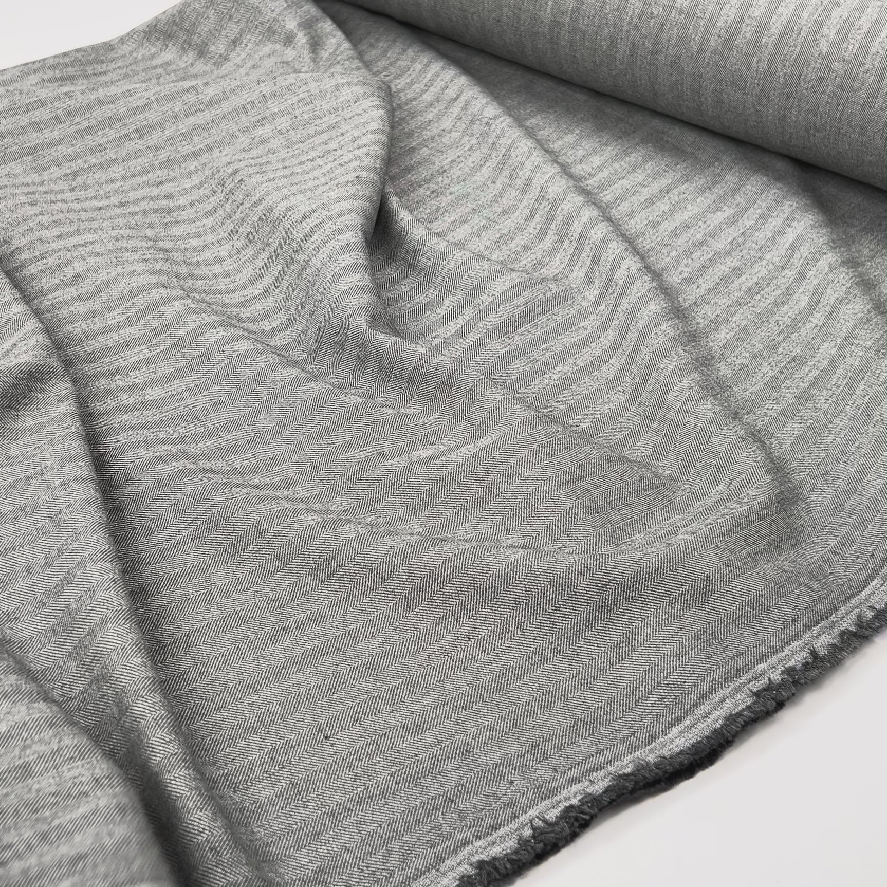 Happy Harry Viscose Blend Grey Herringbone Stretch Suiting Fabric
Video