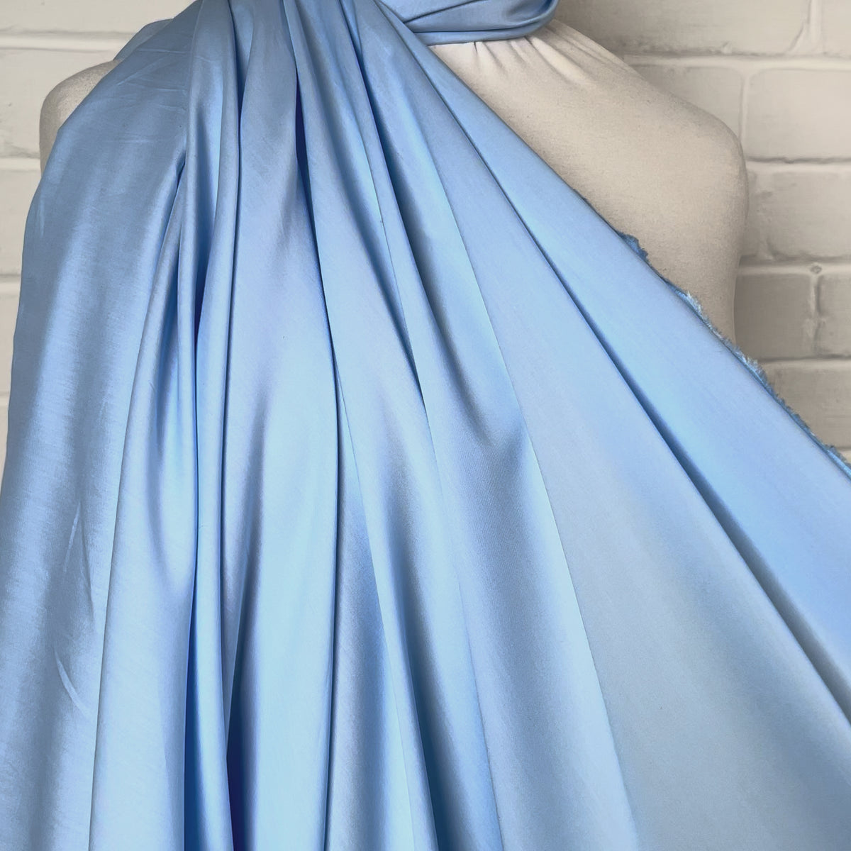 Fine 100% Cotton Dressmaking Fabric Supima Cotton Lawn – Sky Blue Video