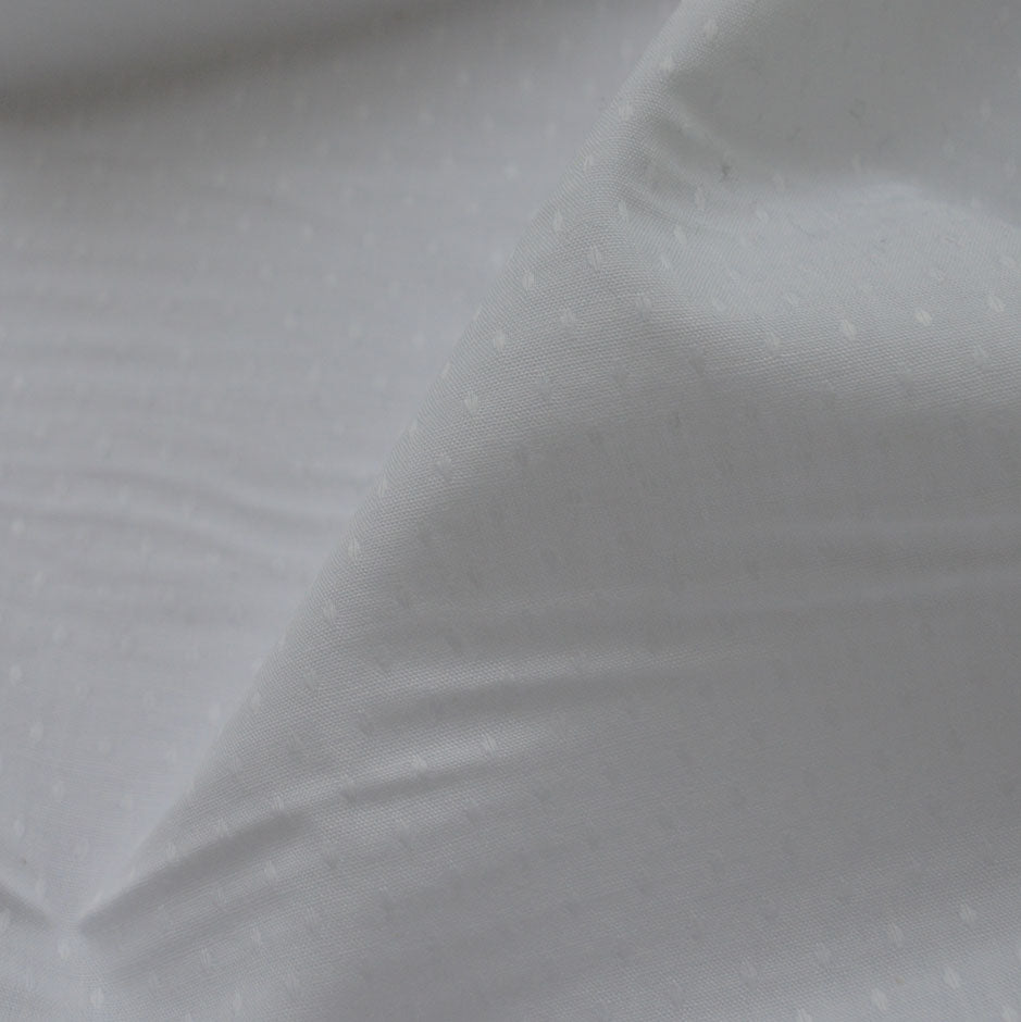 Road Narrows White Polyester Cotton Shirting Fabric Cu
