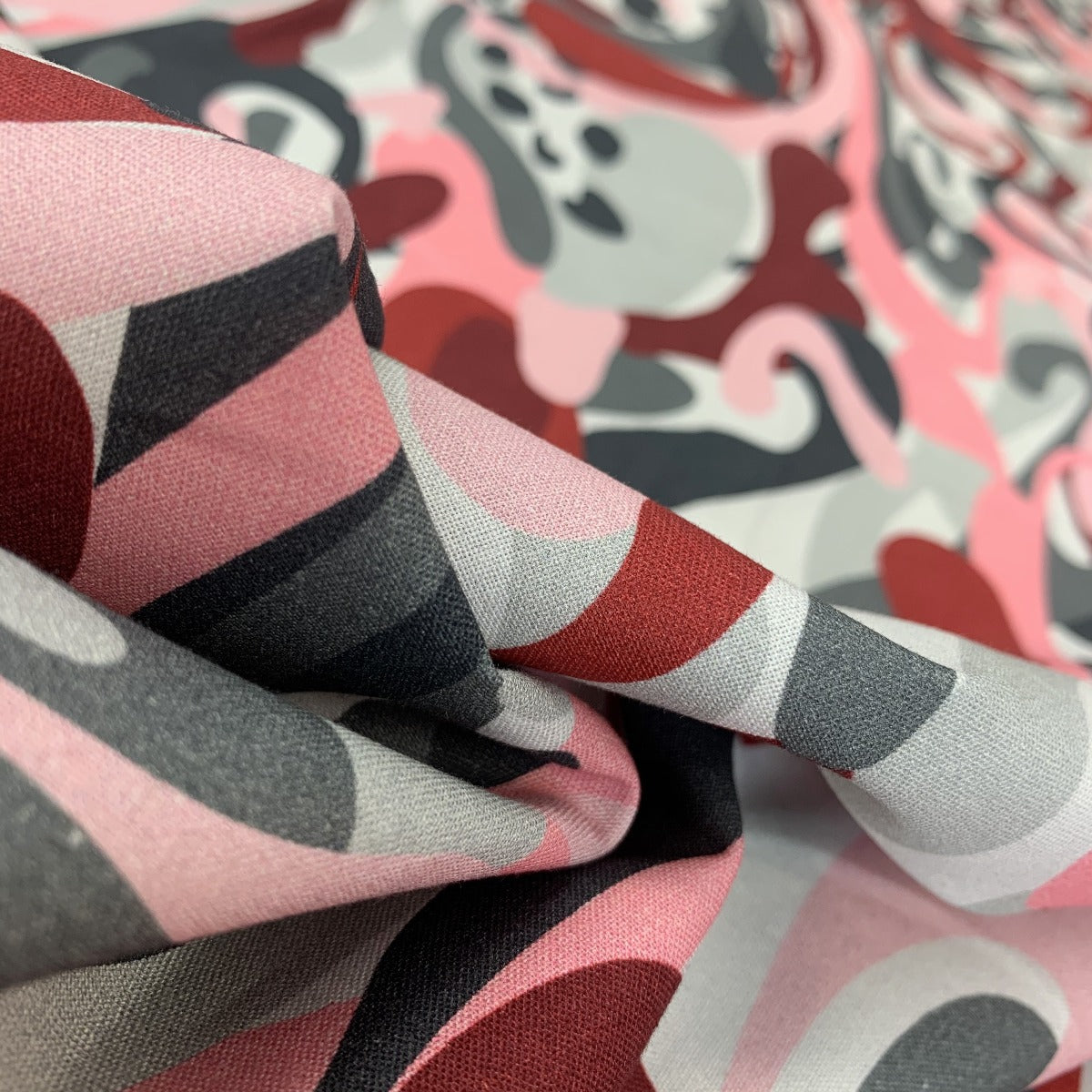 Stof craft camo squiggles pink damson japanese craft cotton fabric pink black grey fold