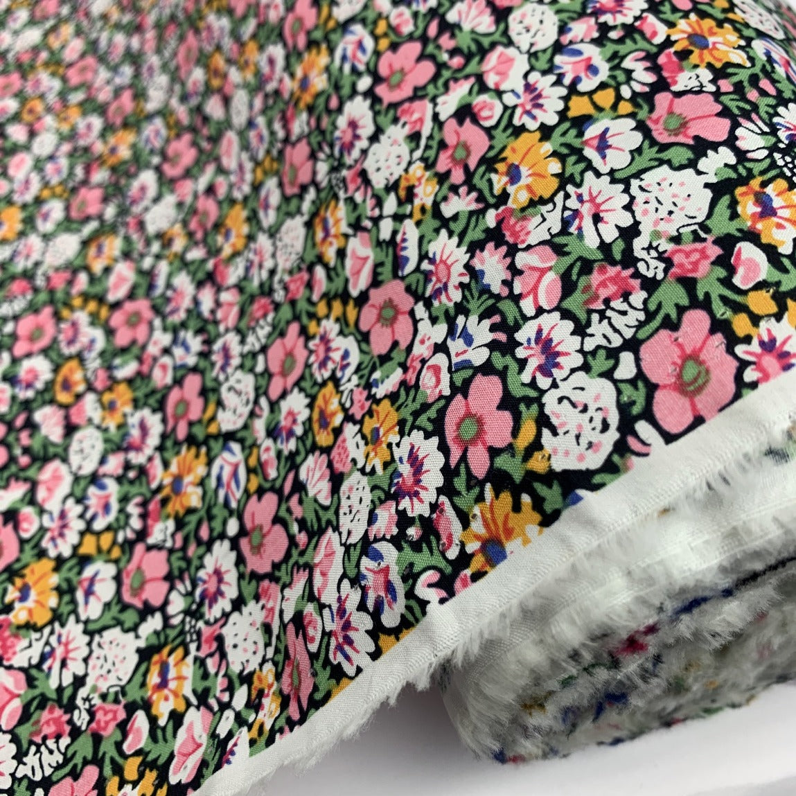 Sussex Verbena Fabric Roll F59052Cd Cc2B 4Edf B801 Eb72F8F1F6F2