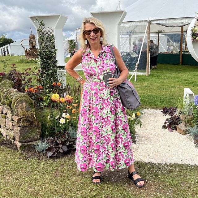 Customer Make by Fiona  - Bouquet Linen Rayon Mix Fabric - McCalls 6696 Shirt Dress - July 2023