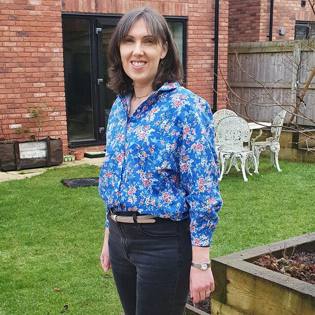 Customer Make by Sarah - Lois - Blue Bouquet Fabric - Pattern Fantastique Phen Shirt - February 2023