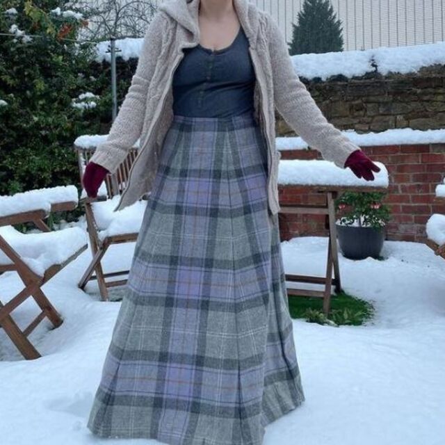 Skirt - using 100% wool - lady Heather fabric