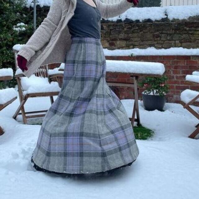 Skirt - using 100% wool - lady Heather fabrics