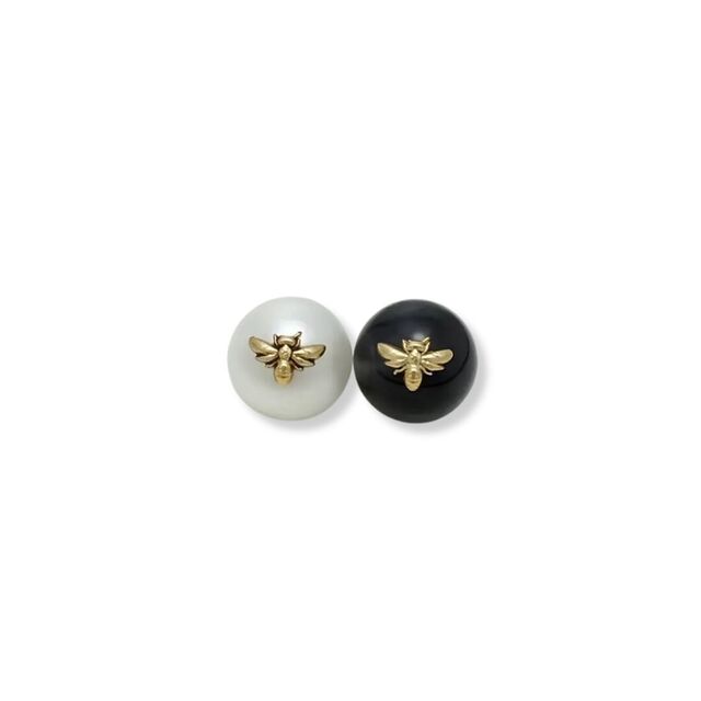 Pack of 10 Bumble Bee Pearl Buttons (11mm)