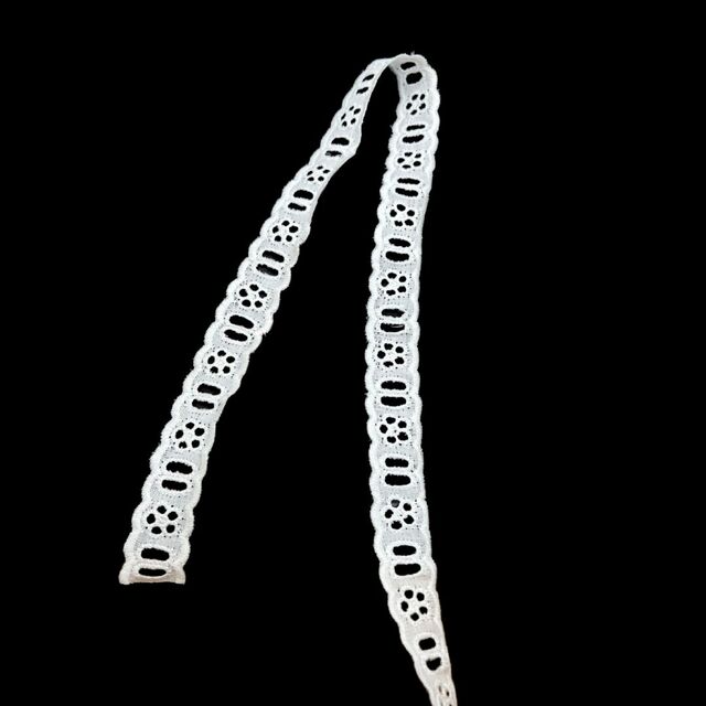 Broderie Anglaise Trim - Mary - 5 Hole