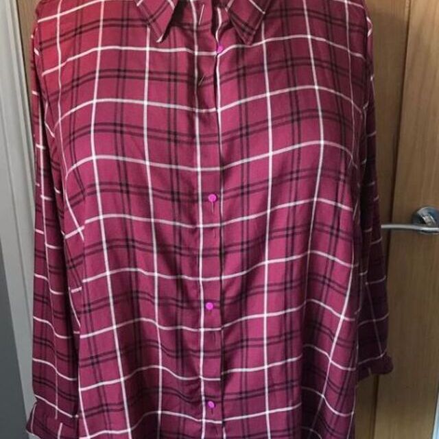 Shirt-Using maroon check cotton fabric